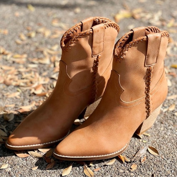 NEW Western Cowboy Whipstitched Ankle Boots
Pointy Toe Block Heel Distress Taupe - Picture 4 of 15